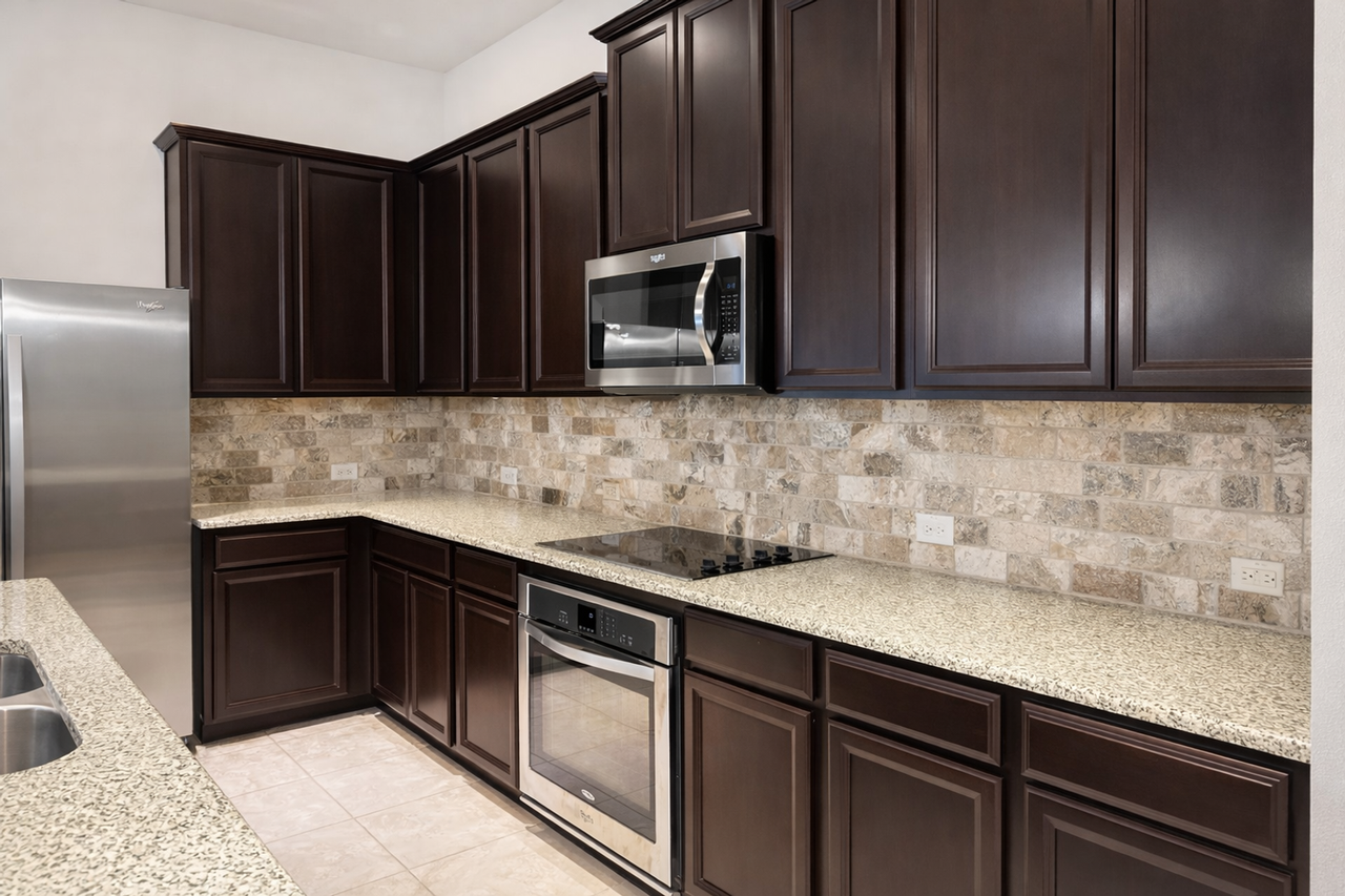 1004 Hartman Dr - Photo 5 of 17