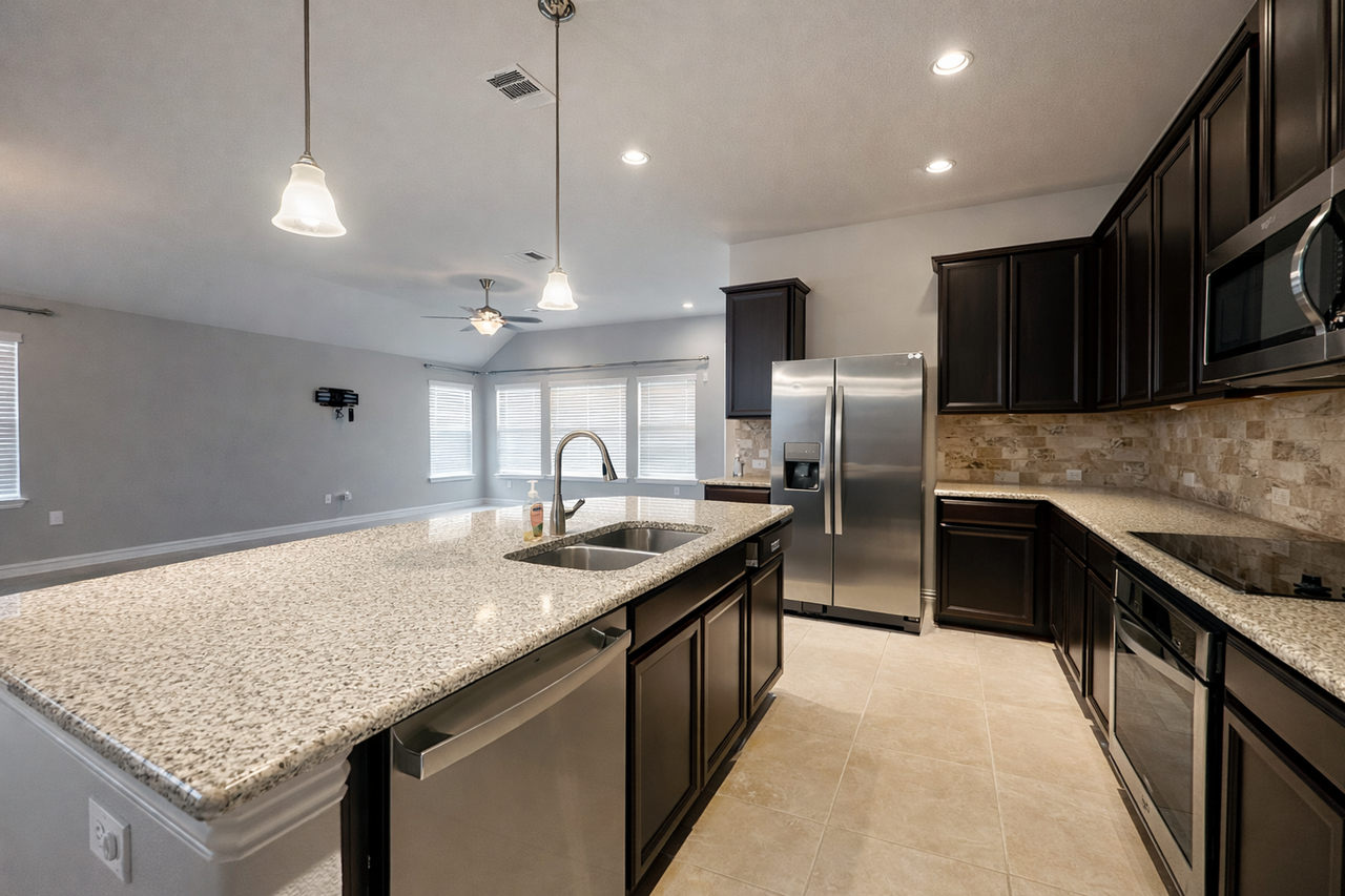 1004 Hartman Dr - Photo 6 of 17