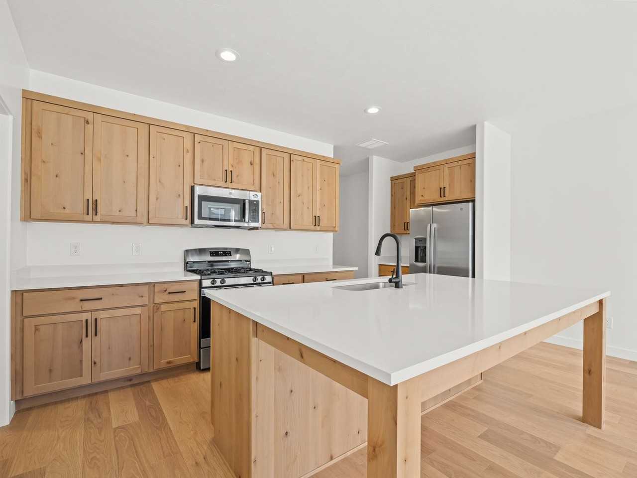 226 E 860 S - Photo 3 of 32