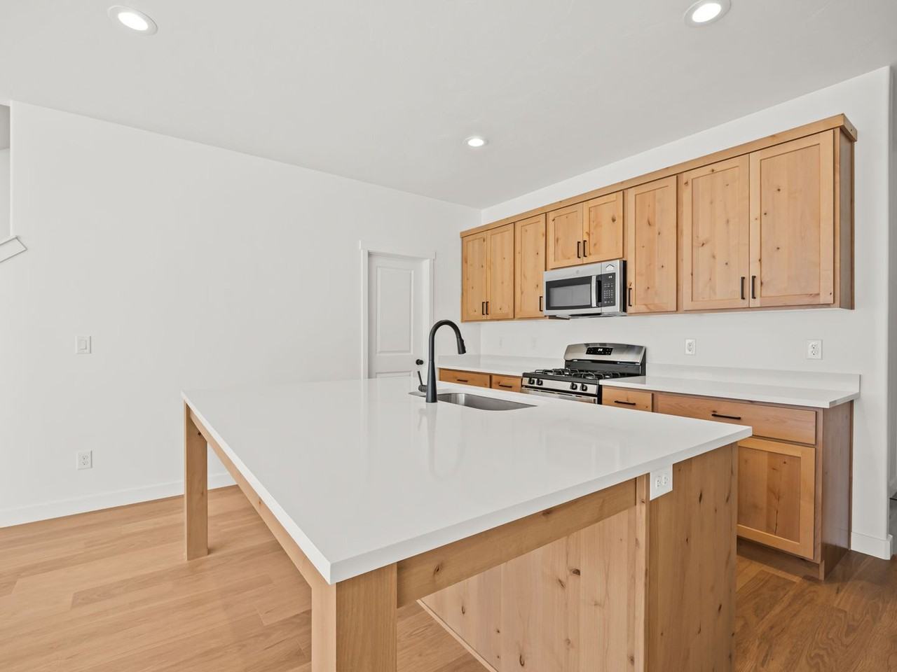 226 E 860 S - Photo 4 of 32