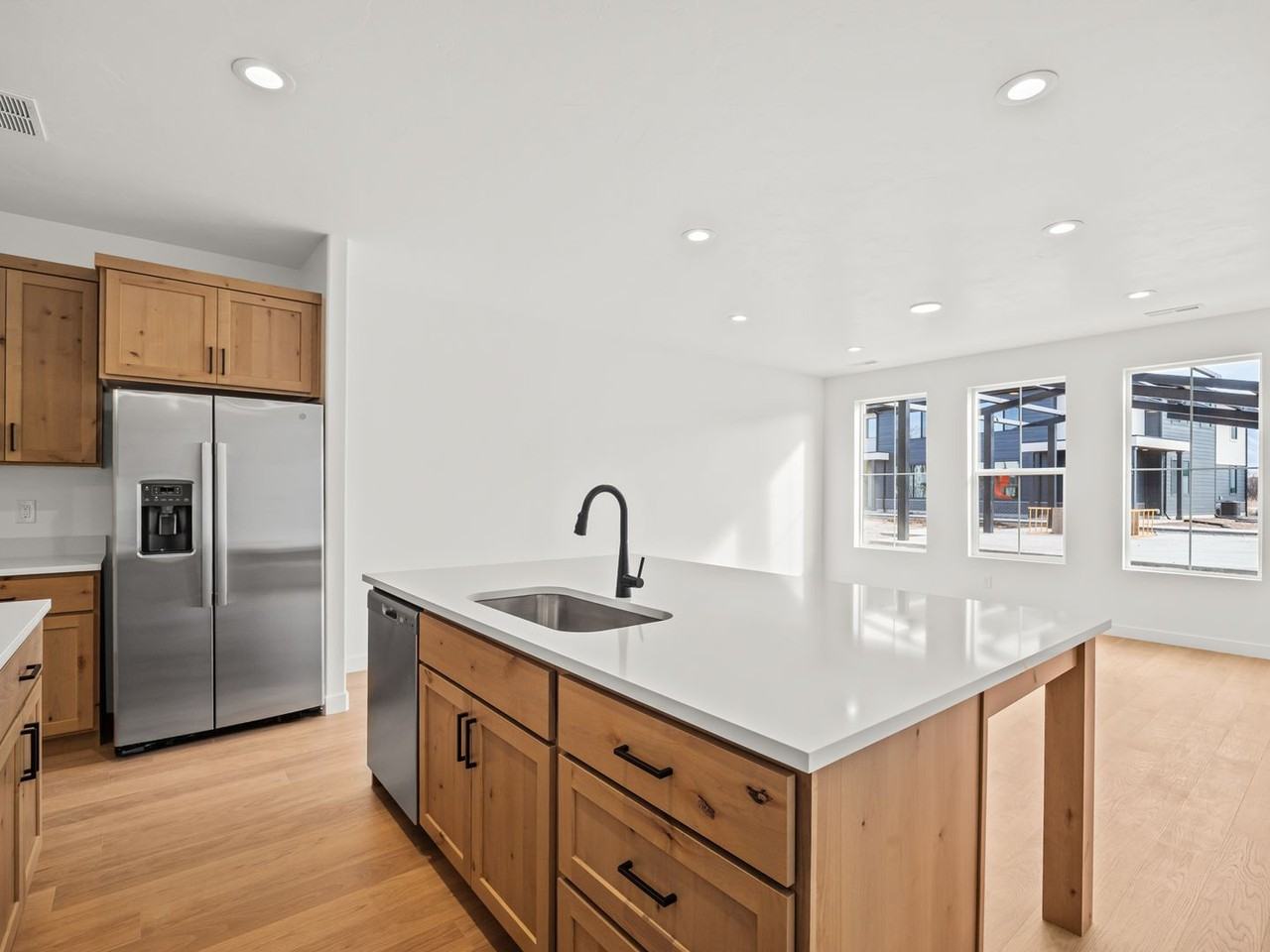 226 E 860 S - Photo 6 of 32