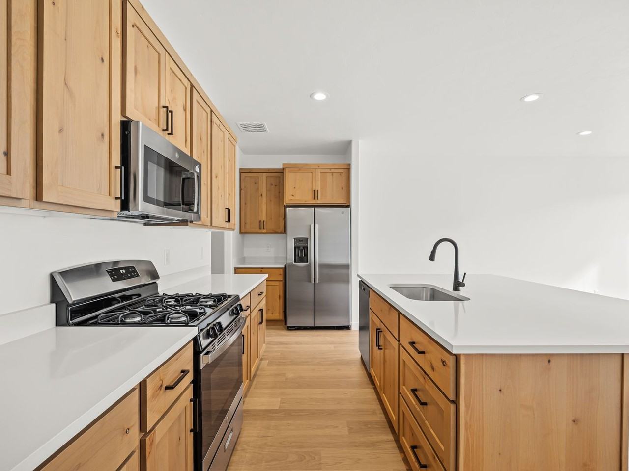 226 E 860 S - Photo 7 of 32