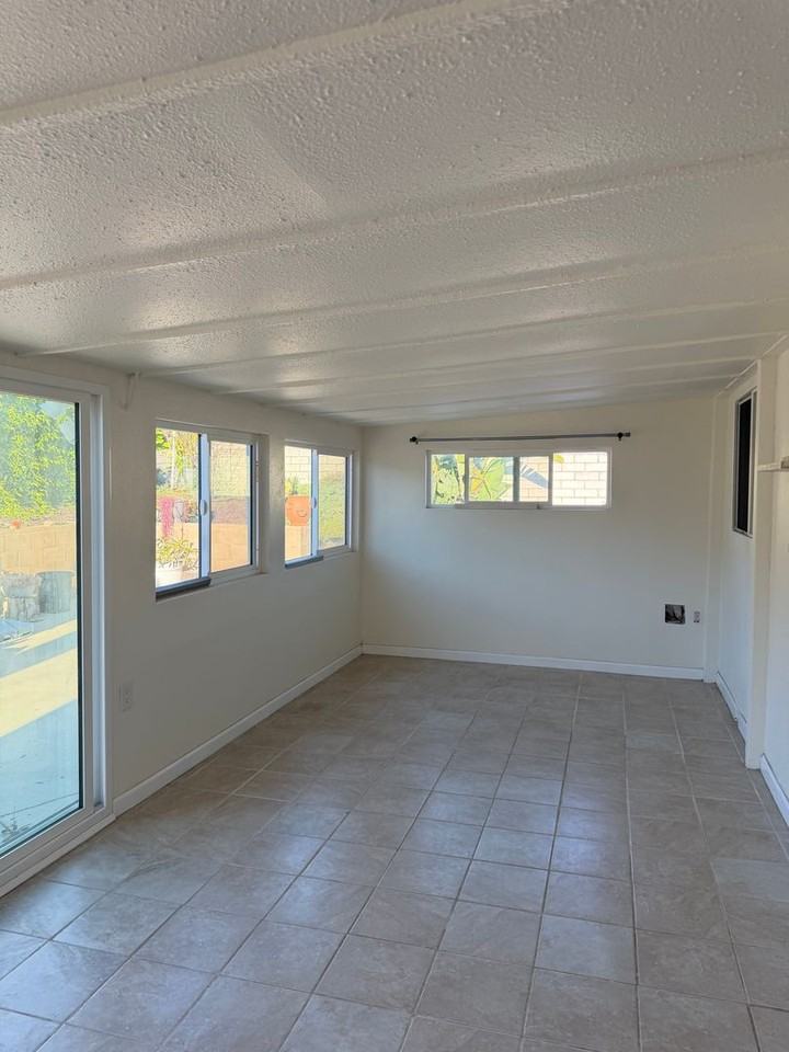 1143 Hackamore Rd - Photo 5 of 34