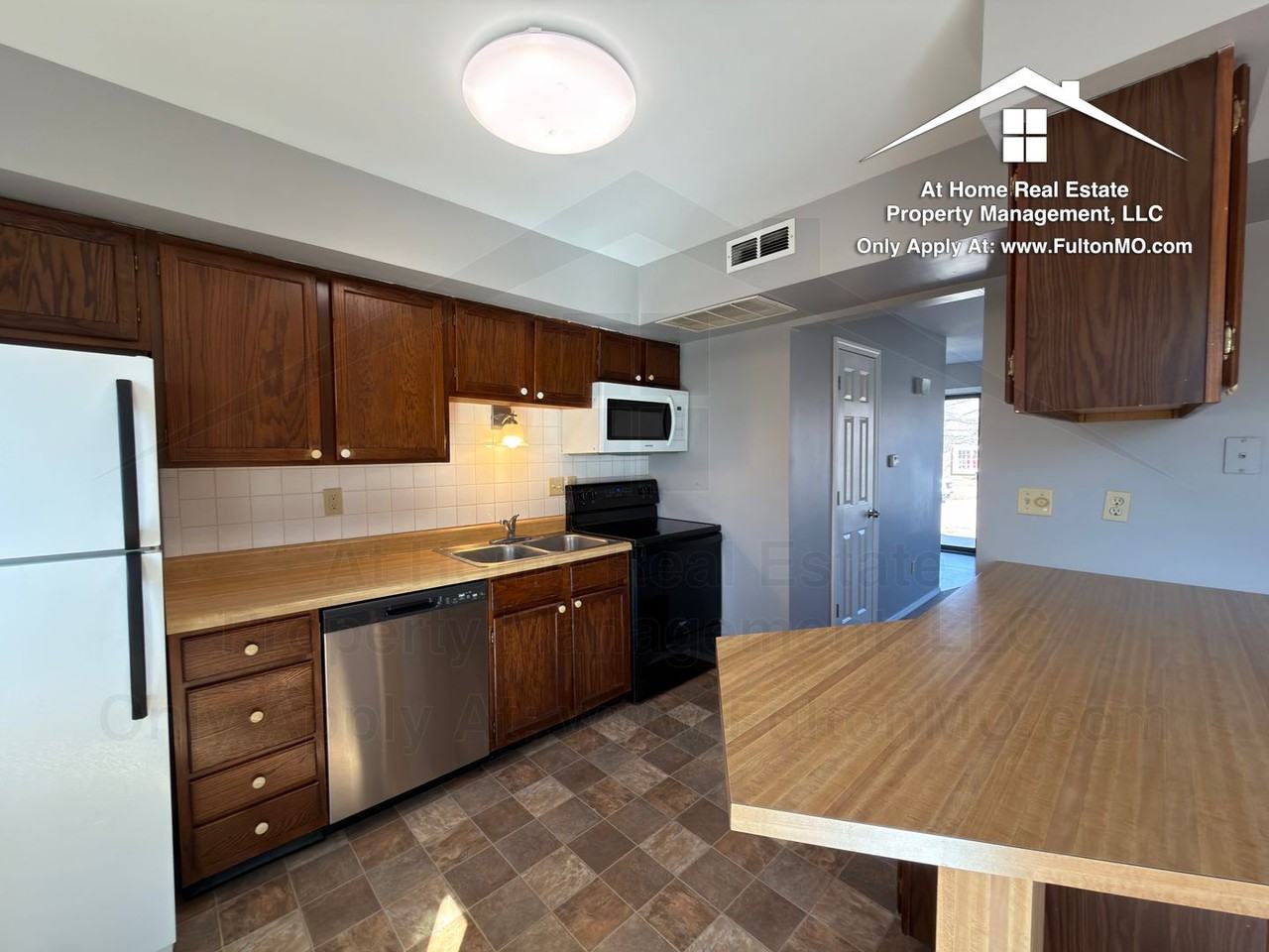 1904 Springdale Ct - Photo 6 of 35