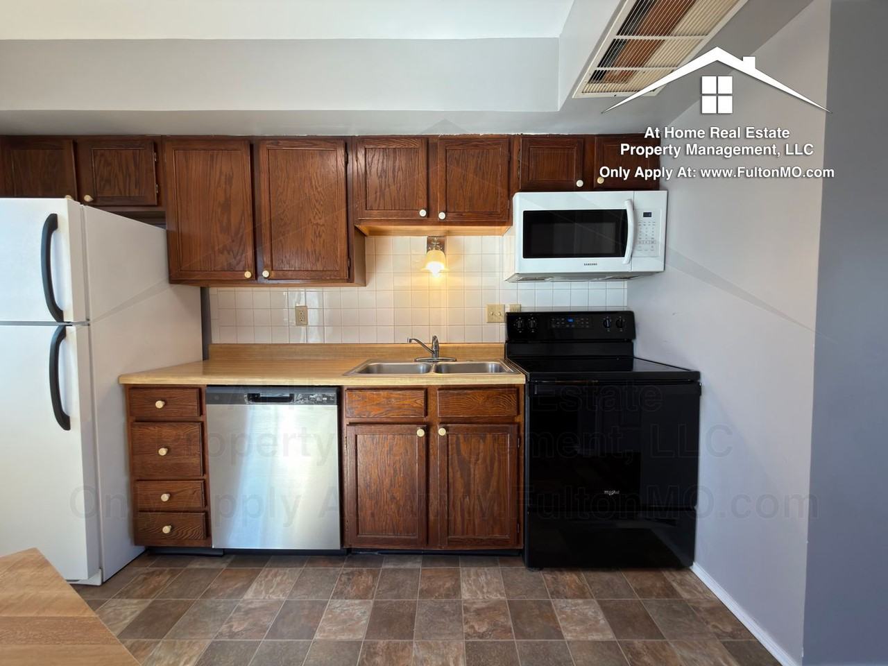 1904 Springdale Ct - Photo 7 of 35