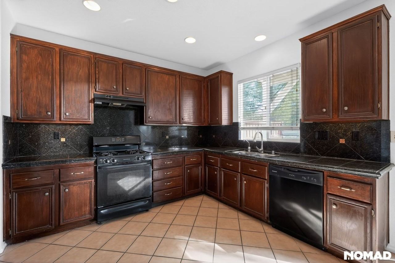 32068 Baywood St - Photo 2 of 32