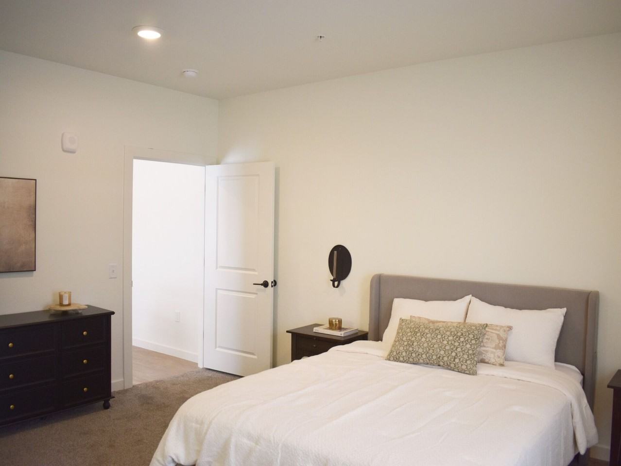 15 North Apartments - Photo 4 of 13