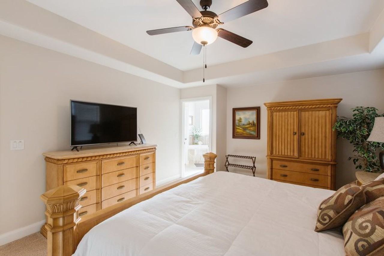 2116 E Wyoming Dr - Photo 2 of 19