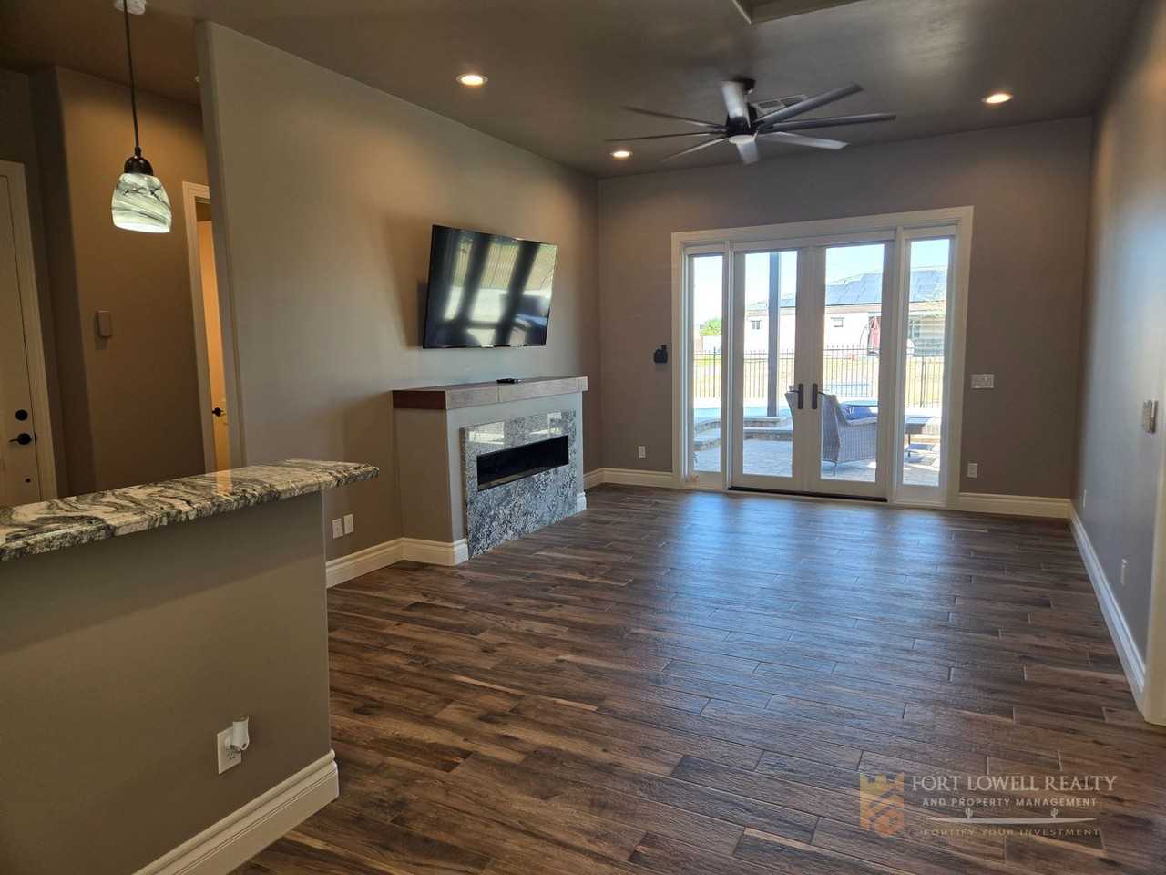 1403 E Galvin St - Photo 7 of 44