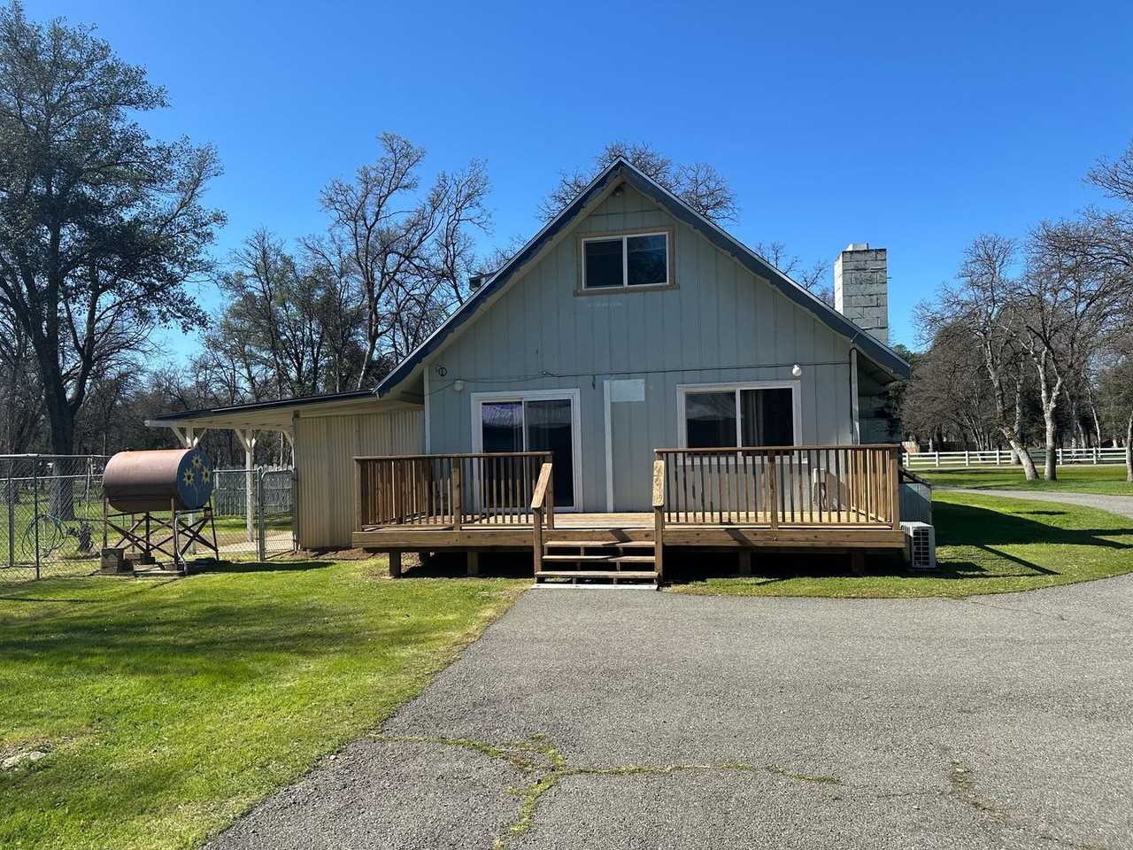 3390 Carriage Ln - Photo 4 of 32