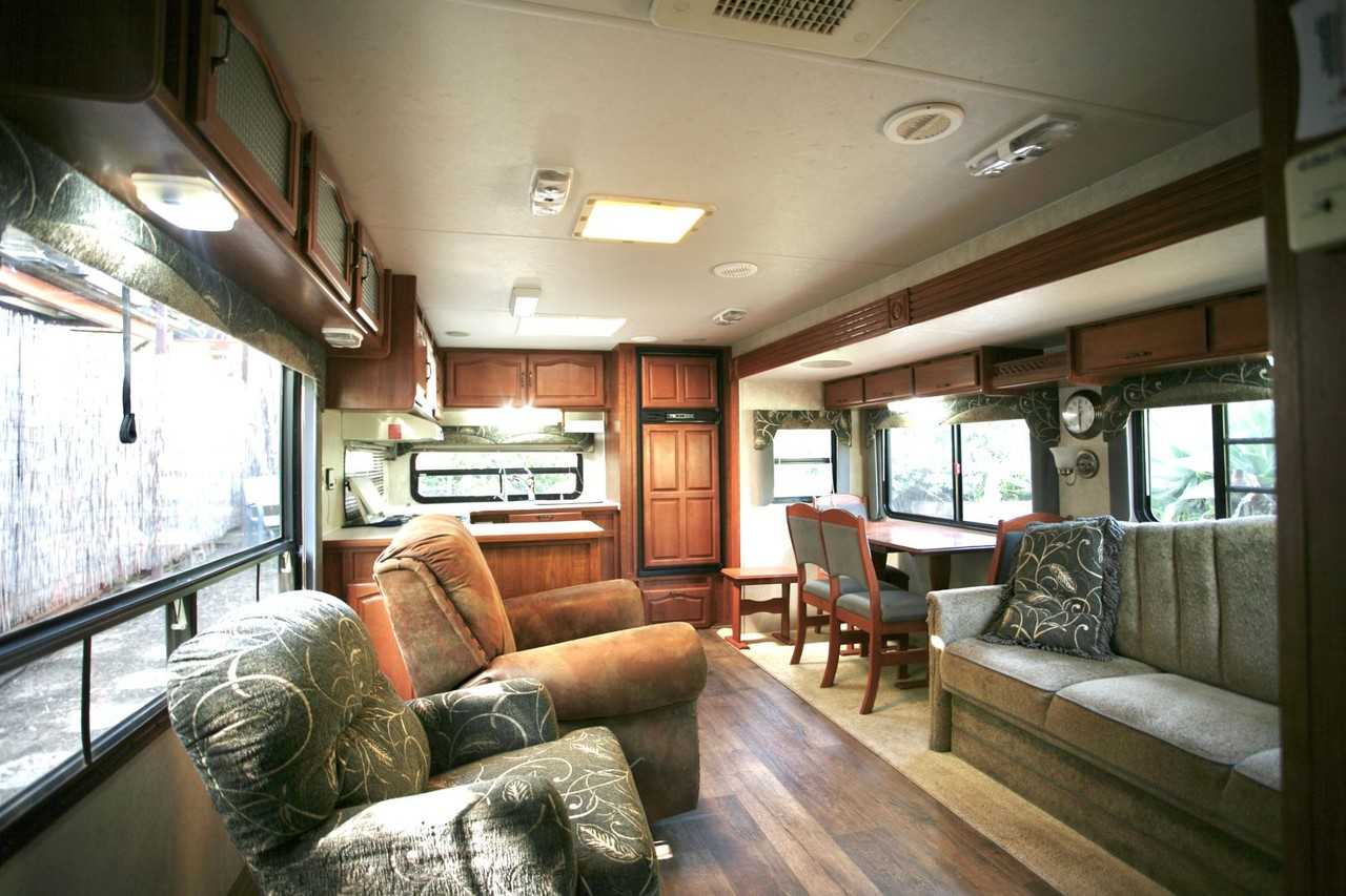 11530 Bridle Path Ln - Photo 2 of 10