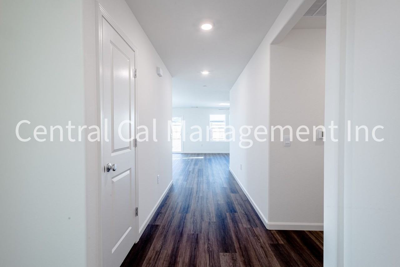 8628 Scintilla Ave - Photo 3 of 27