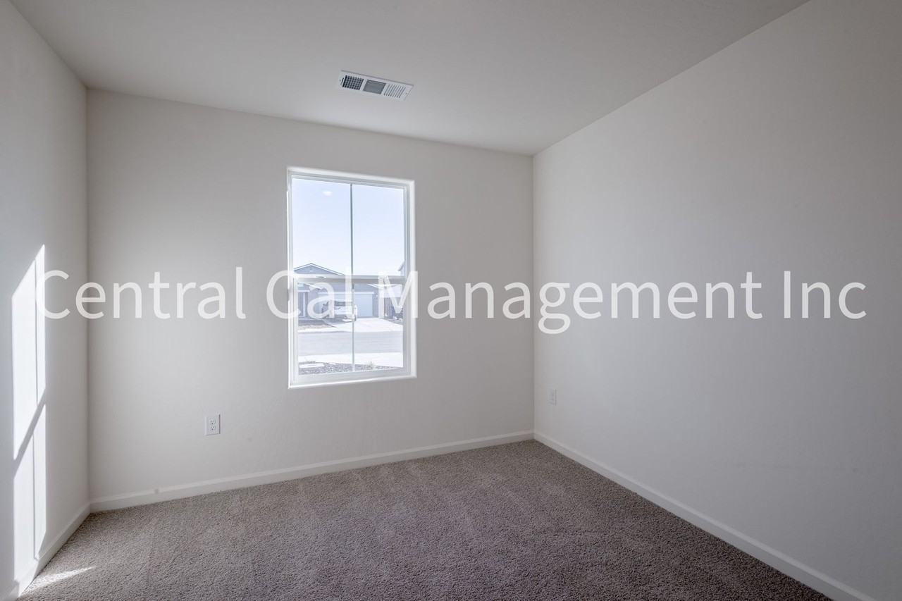 8628 Scintilla Ave - Photo 4 of 27