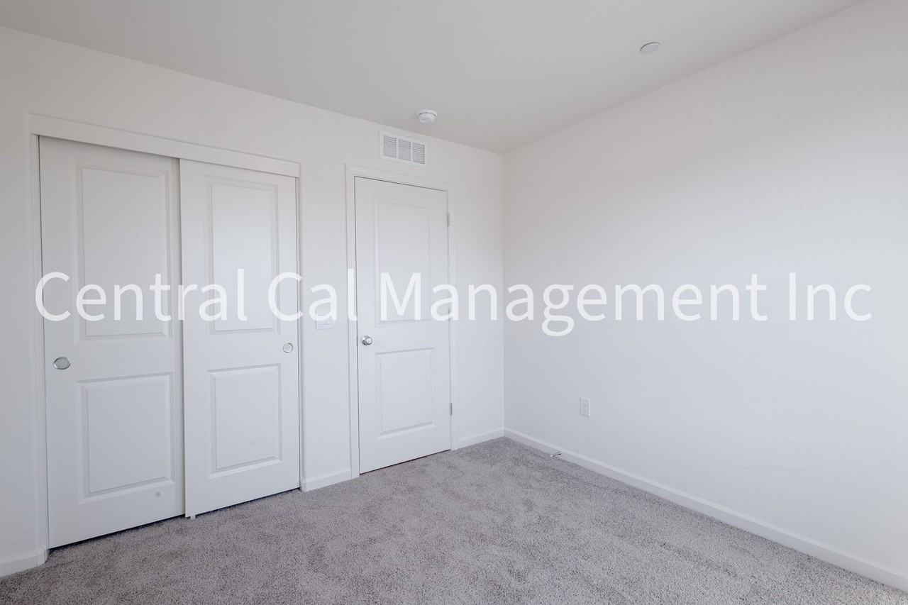 8628 Scintilla Ave - Photo 5 of 27