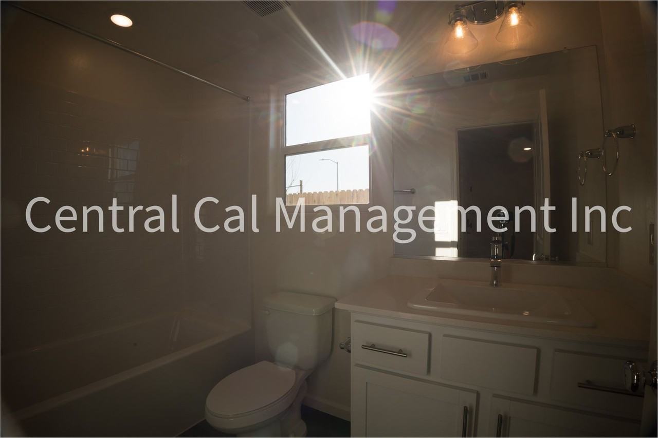 8628 Scintilla Ave - Photo 6 of 27