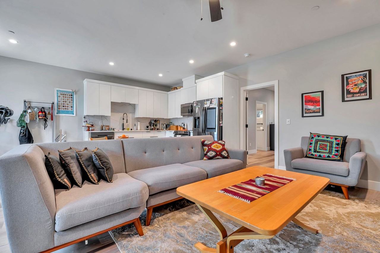 1626 4th St - Photo 4 of 17