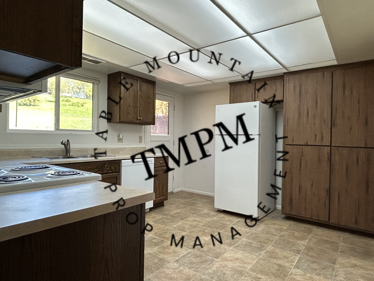 37 Linda Dr - Photo 5 of 16