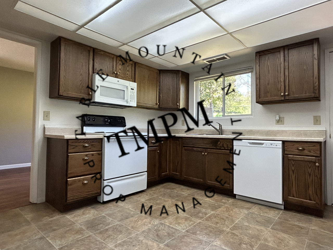 37 Linda Dr - Photo 6 of 16