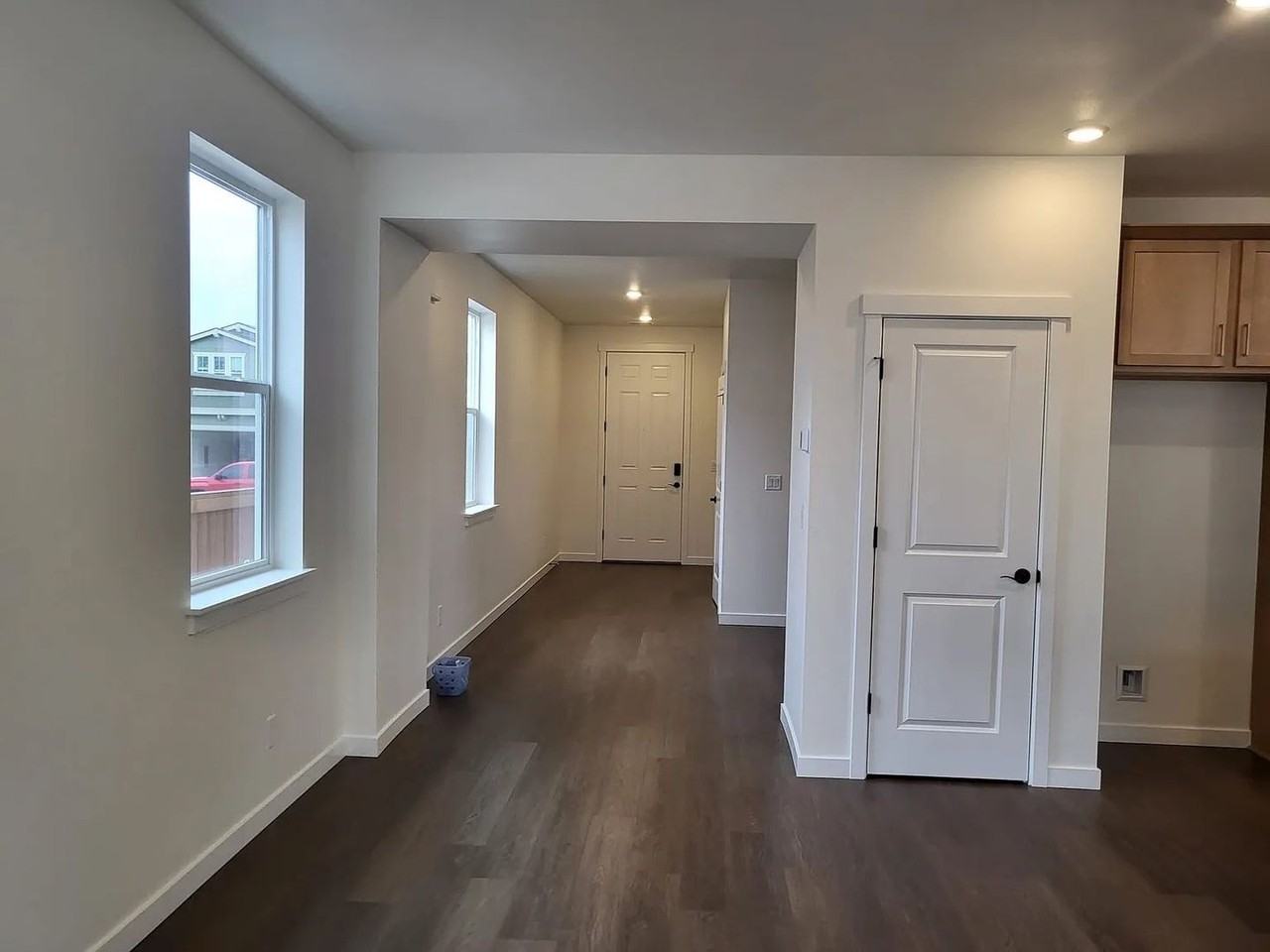 5083 88th Dr Ne - Photo 3 of 16