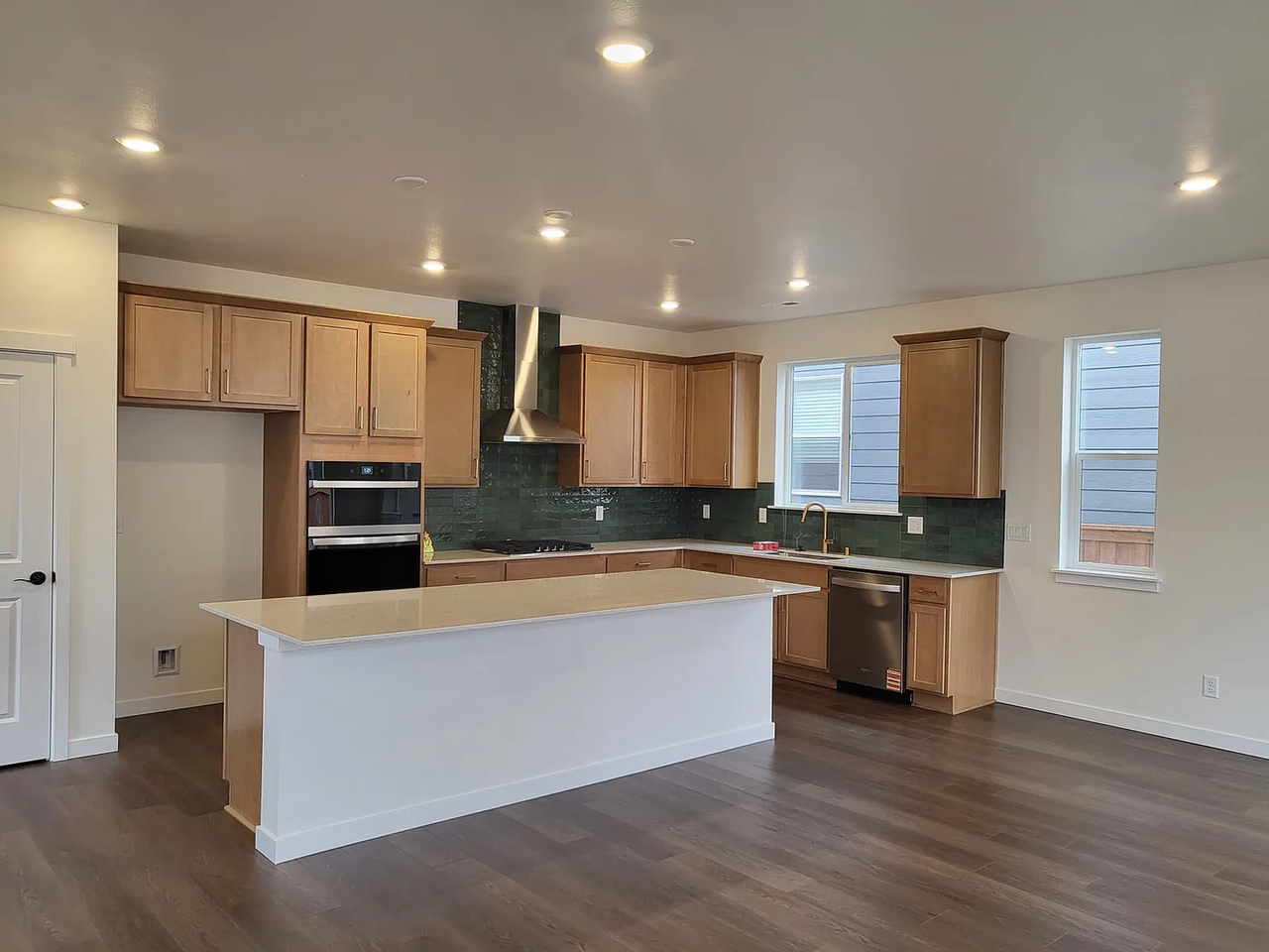 5083 88th Dr Ne - Photo 6 of 16