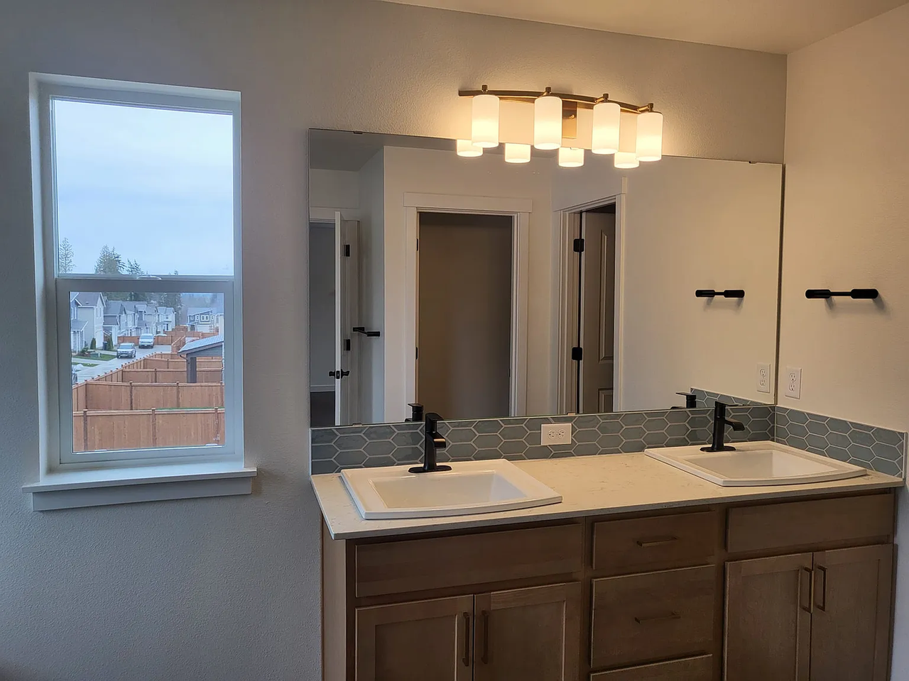 5083 88th Dr Ne - Photo 7 of 16