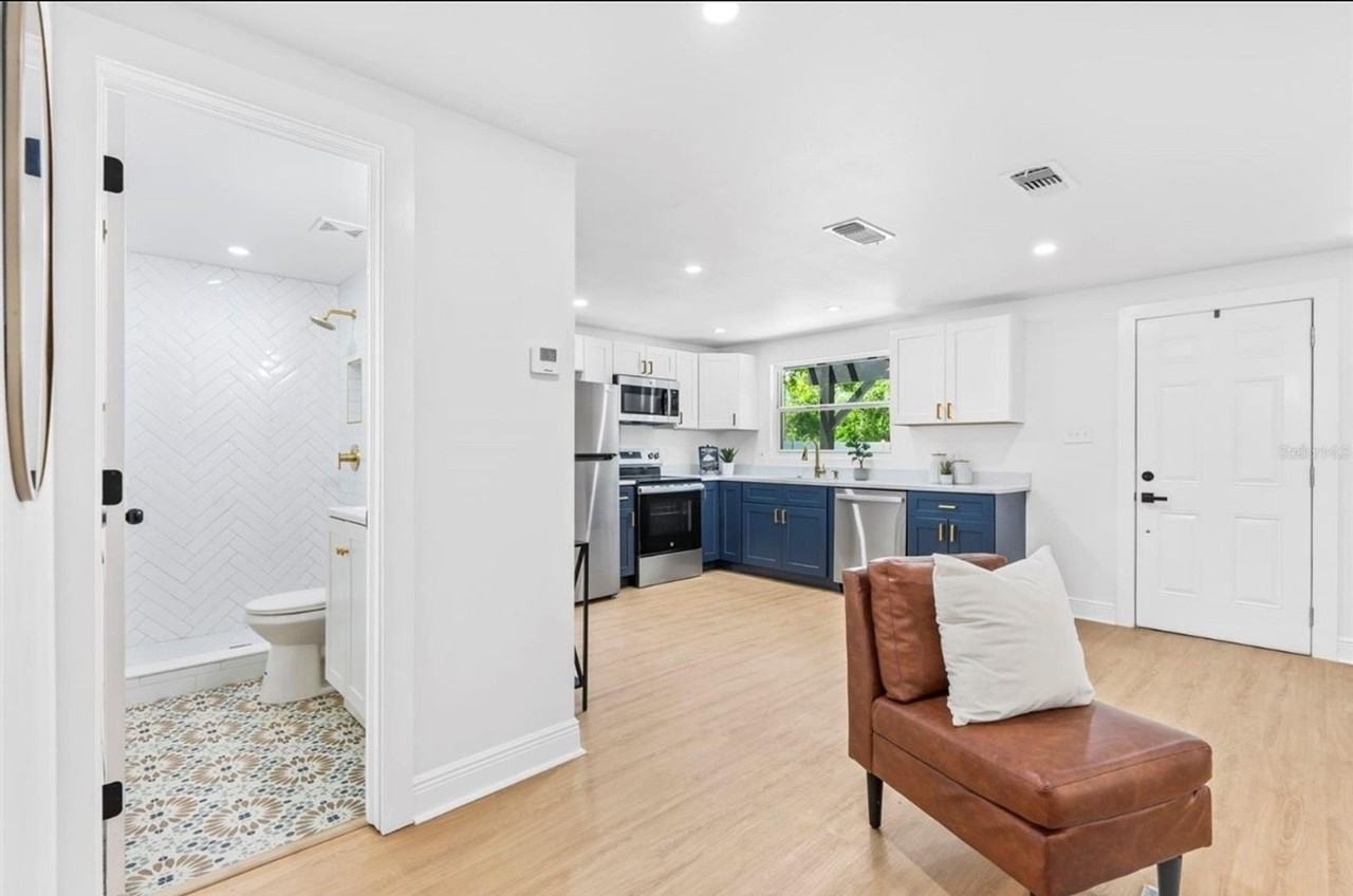 1517 E Giddens Ave - Photo 3 of 16