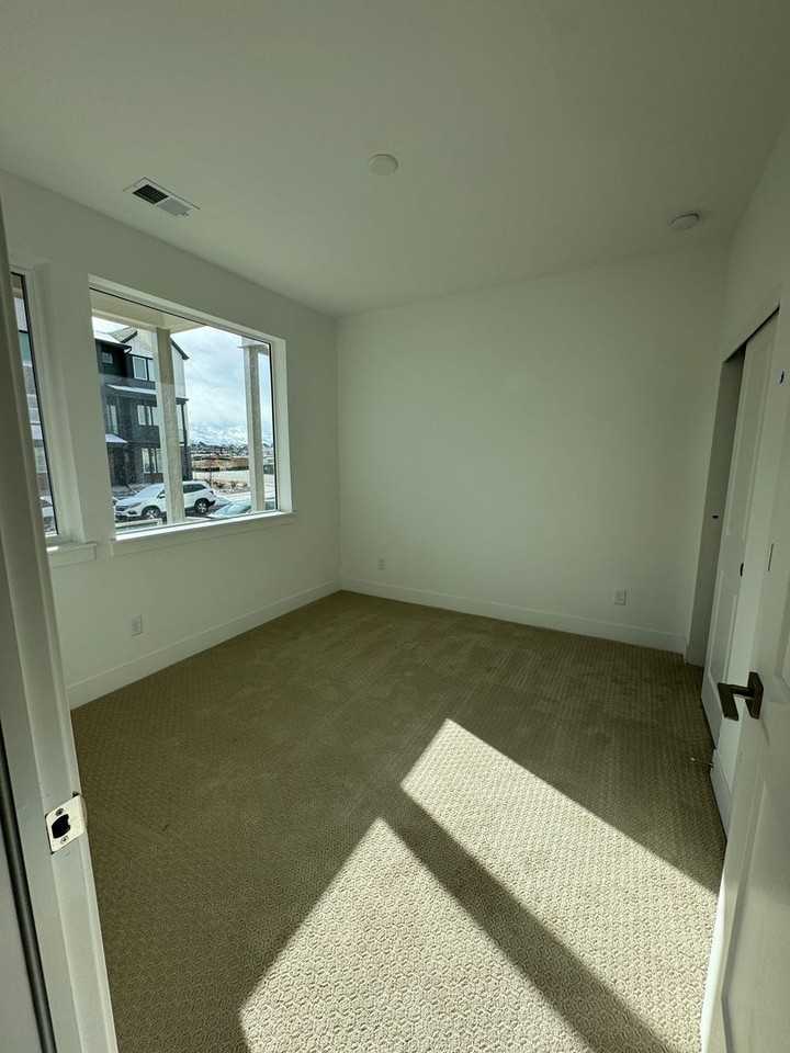 689 Saddle Dr - Photo 2 of 16