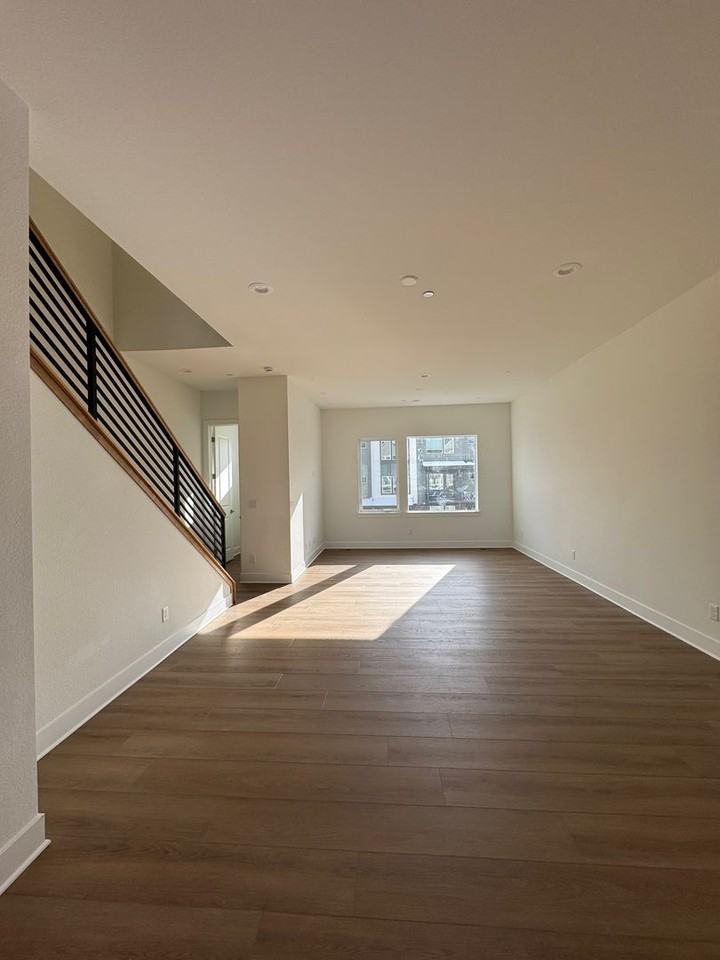 689 Saddle Dr - Photo 4 of 16