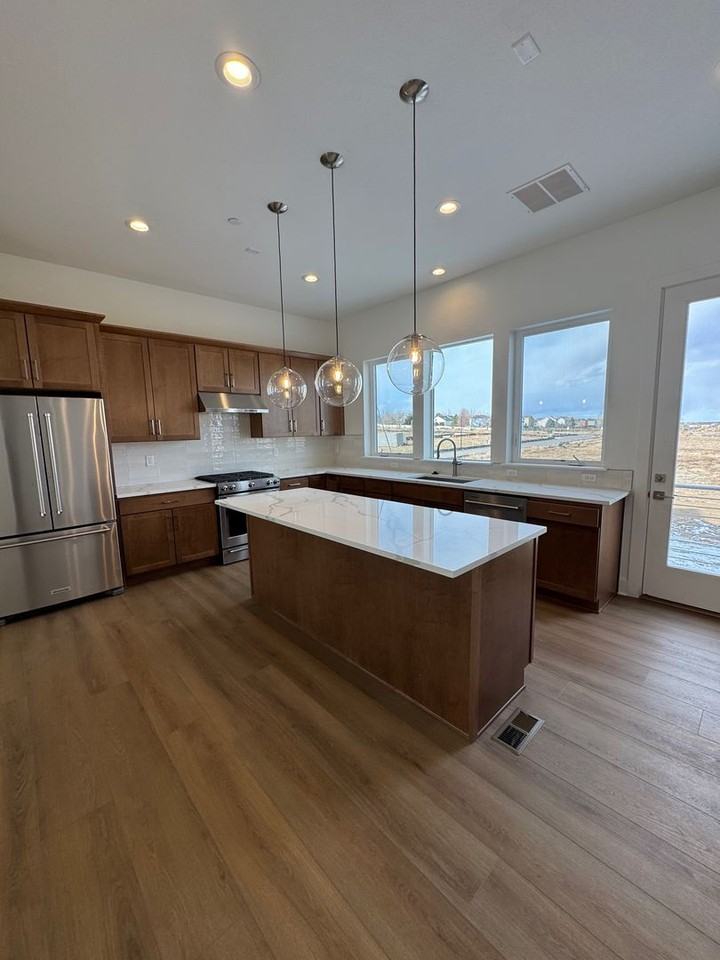 689 Saddle Dr - Photo 6 of 16