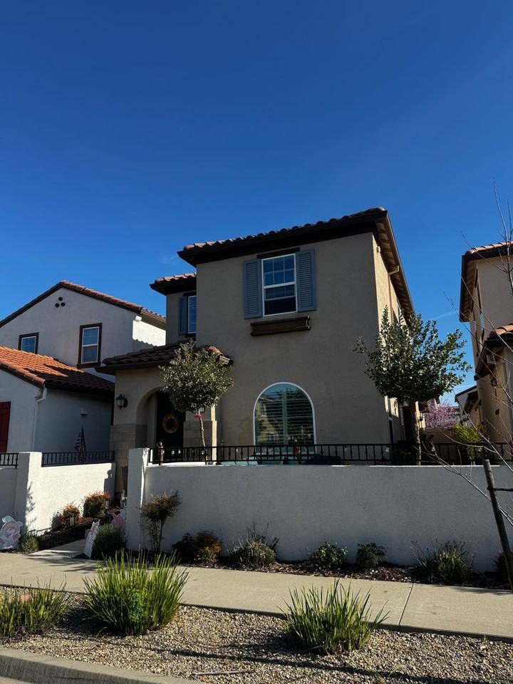 1013 Chapelhill Ln - Photo 2 of 21