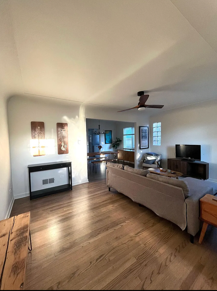 1340 Wolff St - Photo 3 of 20