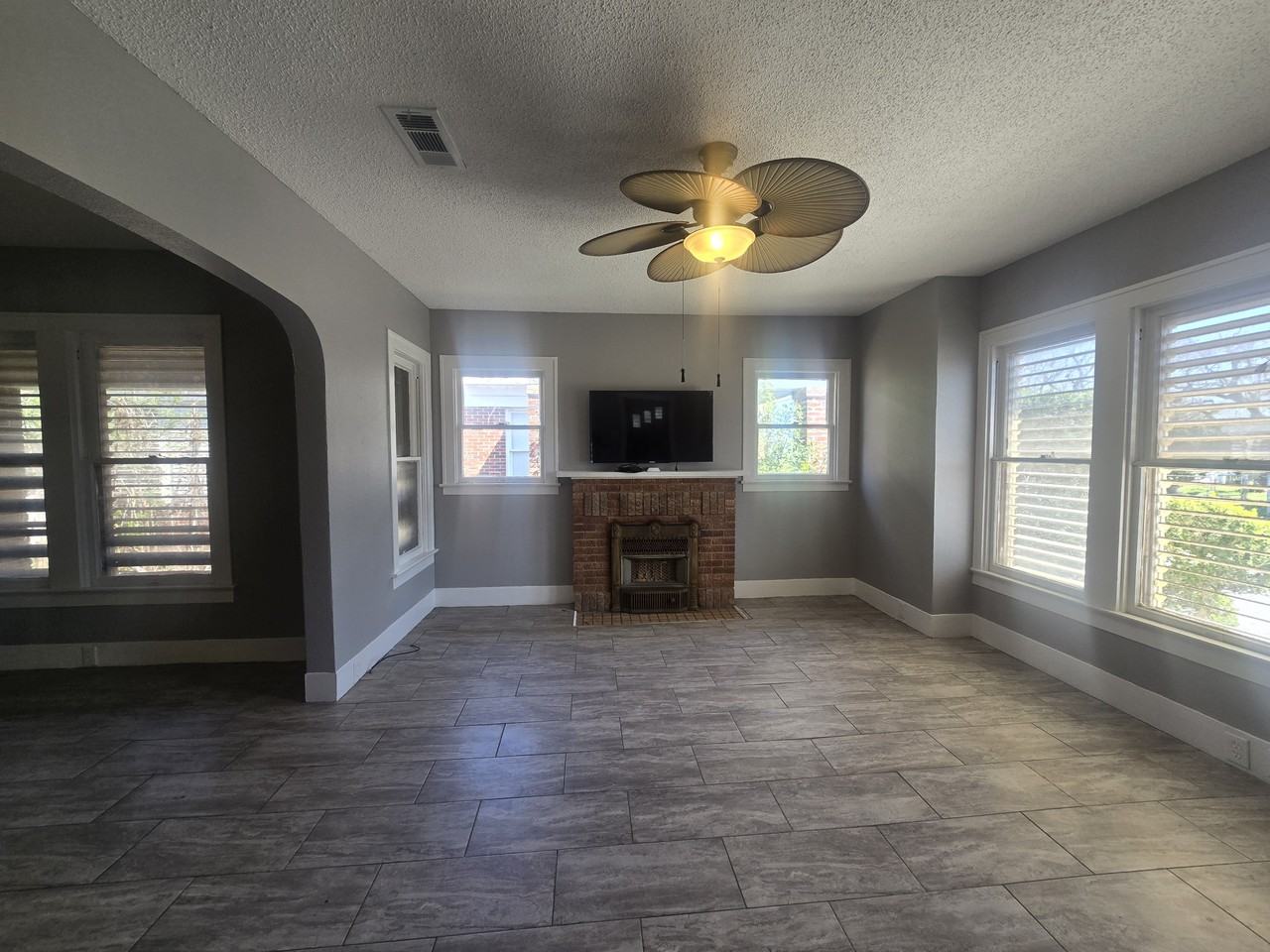 3828 Avenue S 1/2 #1 - Photo 3 of 25