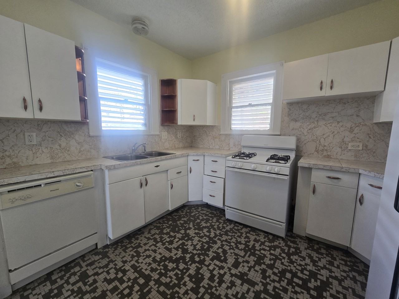 3828 Avenue S 1/2 #1 - Photo 7 of 25