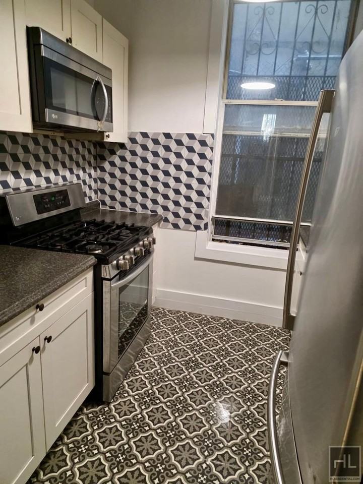 637 Wilson Ave - Photo 6 of 10