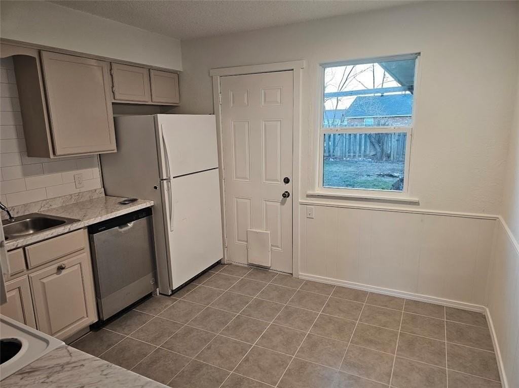 710 S 23rd St - Photo 2 of 12