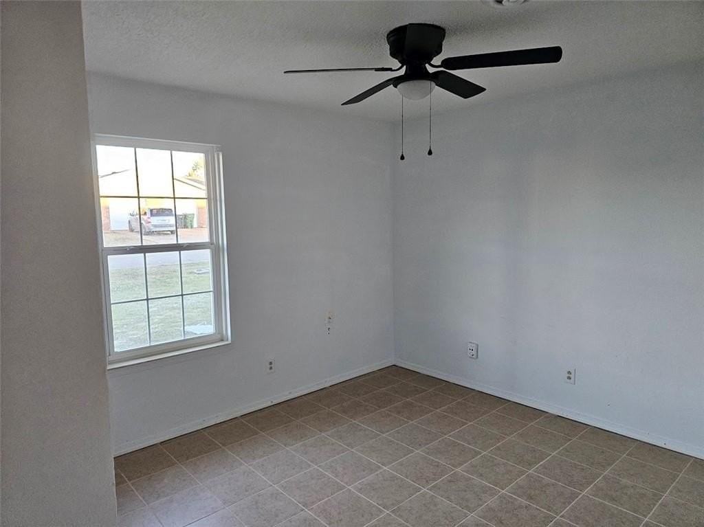 710 S 23rd St - Photo 6 of 12