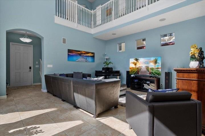 82 Stoney Drive - Photo 5 of 7