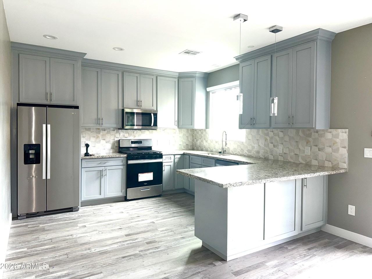 1406 E Cinnabar Ave - Photo 3 of 16