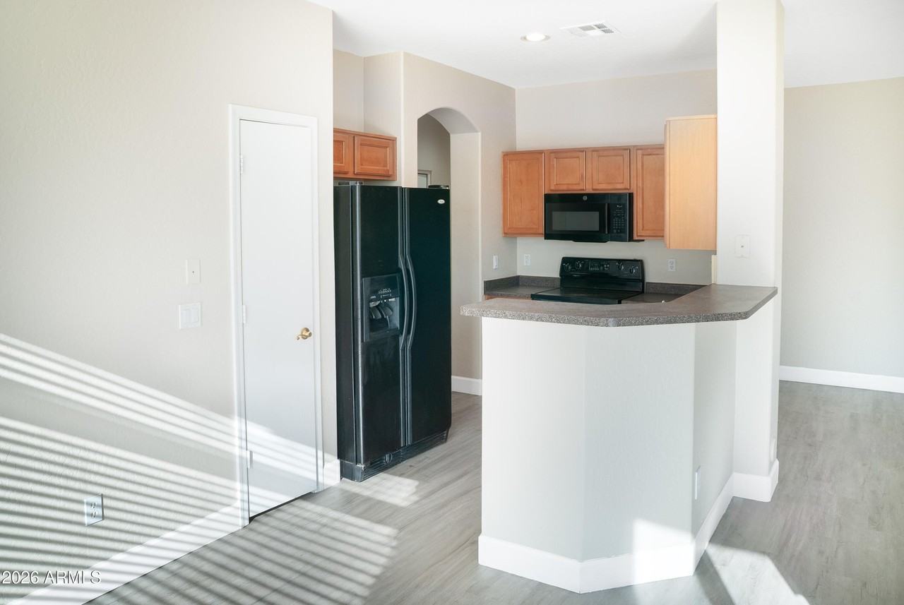 1220 S Amber St - Photo 4 of 15