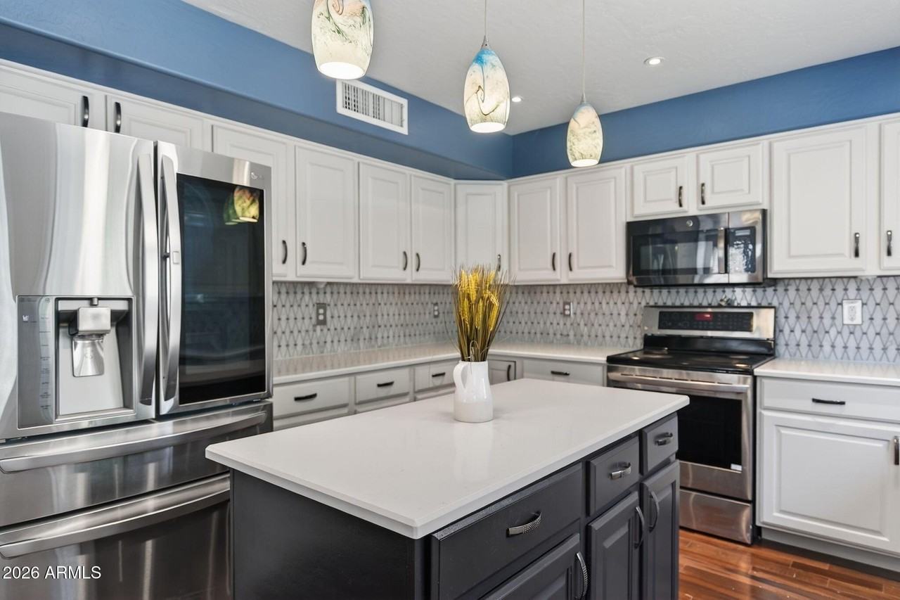 3241 S Horizon Pl - Photo 3 of 50