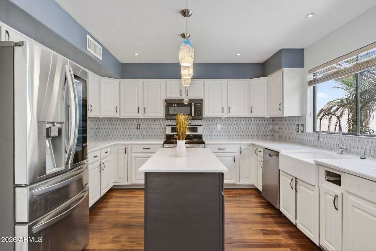 3241 S Horizon Pl - Photo 4 of 50