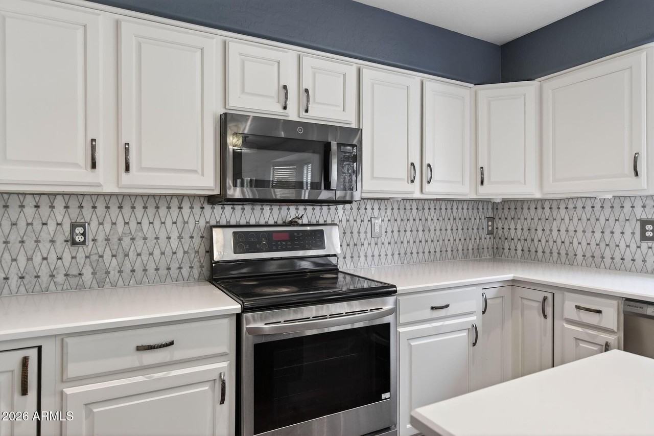 3241 S Horizon Pl - Photo 6 of 50