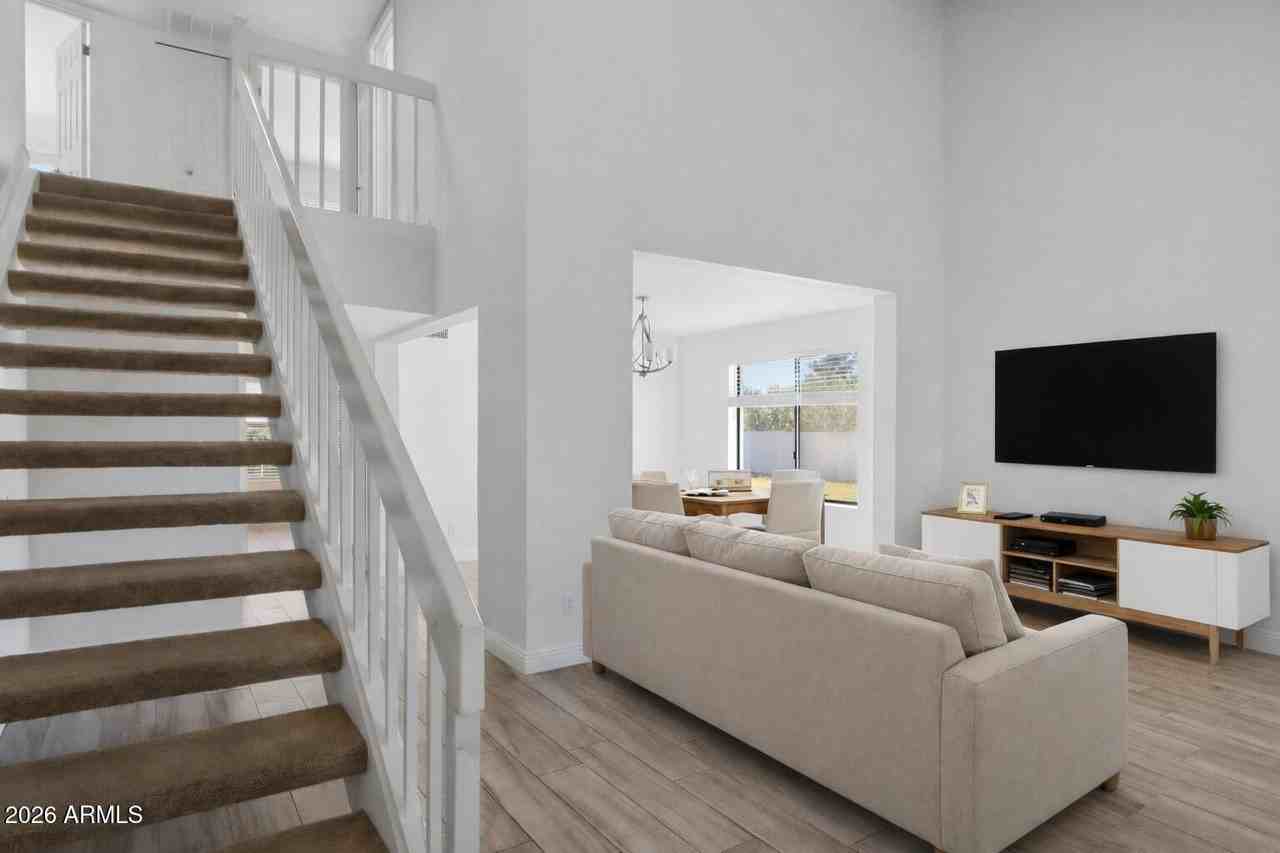 5201 E Fellars Dr - Photo 2 of 25