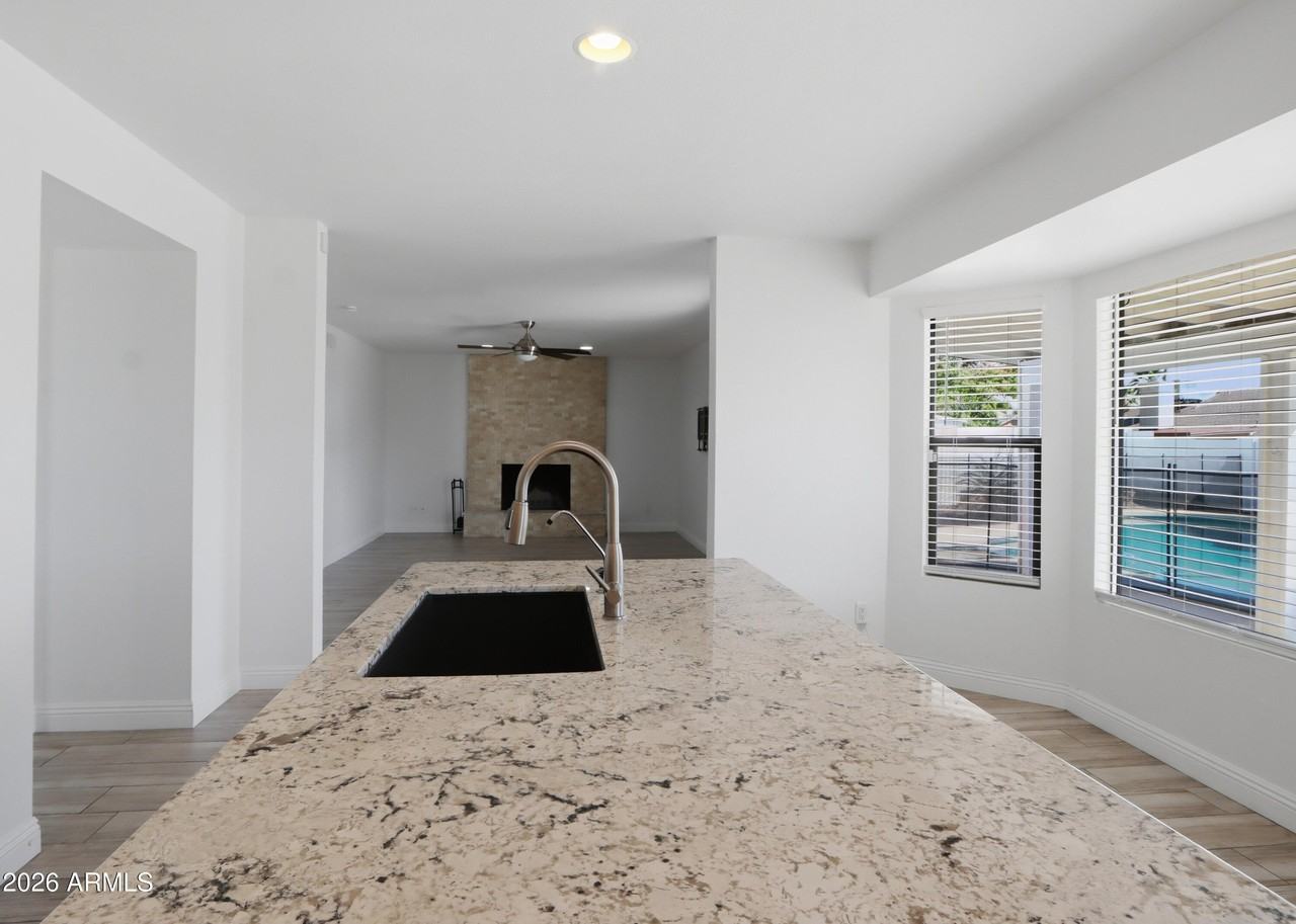 5201 E Fellars Dr - Photo 7 of 25