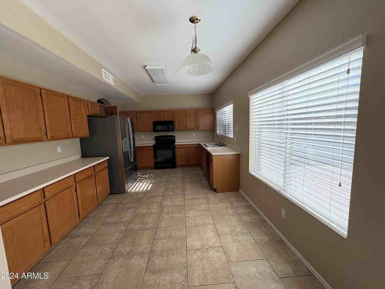 1611 E Flint St - Photo 3 of 30