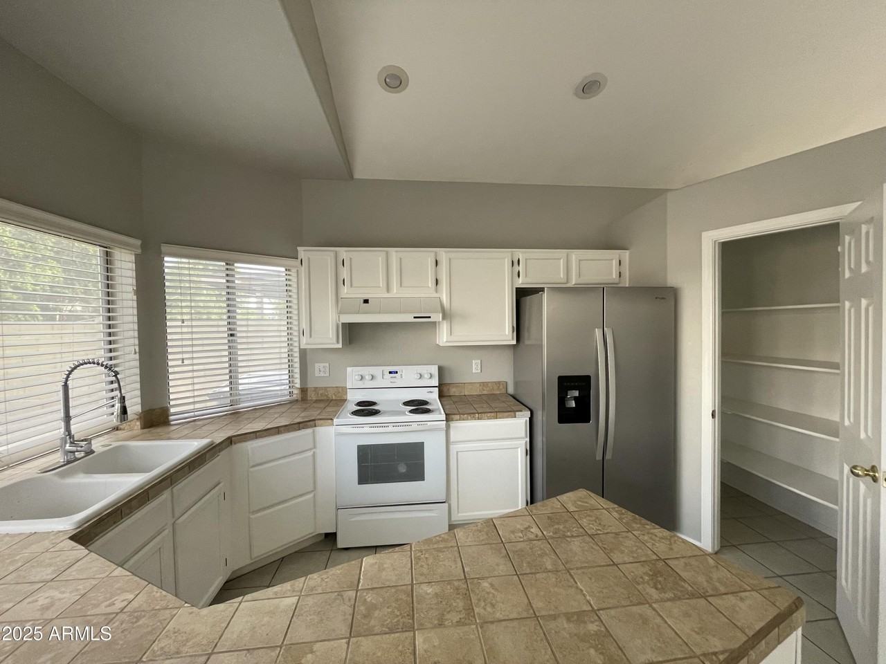 5222 W Fairview St - Photo 2 of 22