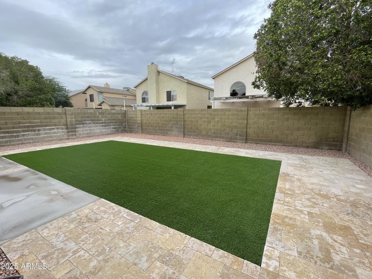 5222 W Fairview St - Photo 4 of 22