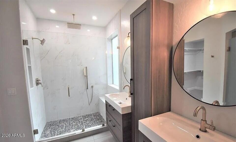 768 E Irma Ln - Photo 4 of 27