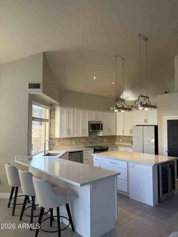 768 E Irma Ln - Photo 6 of 27