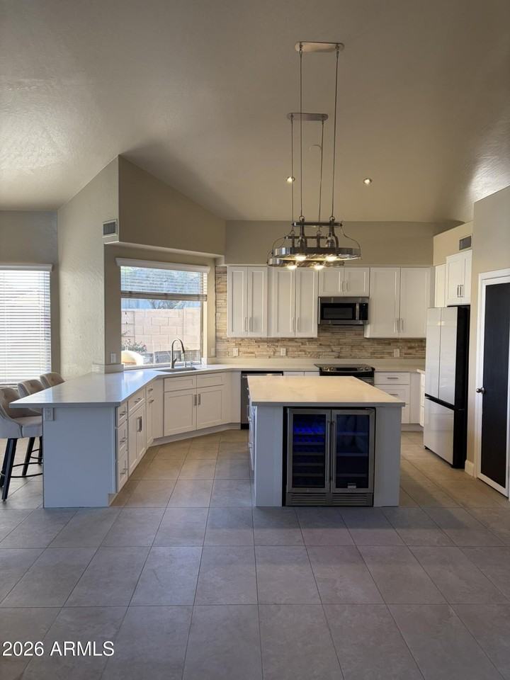 768 E Irma Ln - Photo 7 of 27